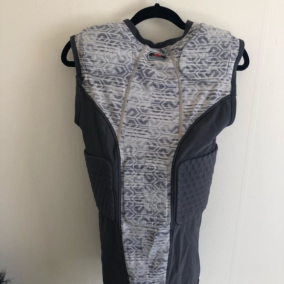 Men’s Medium Padded Shirt - Picture 2 of 3